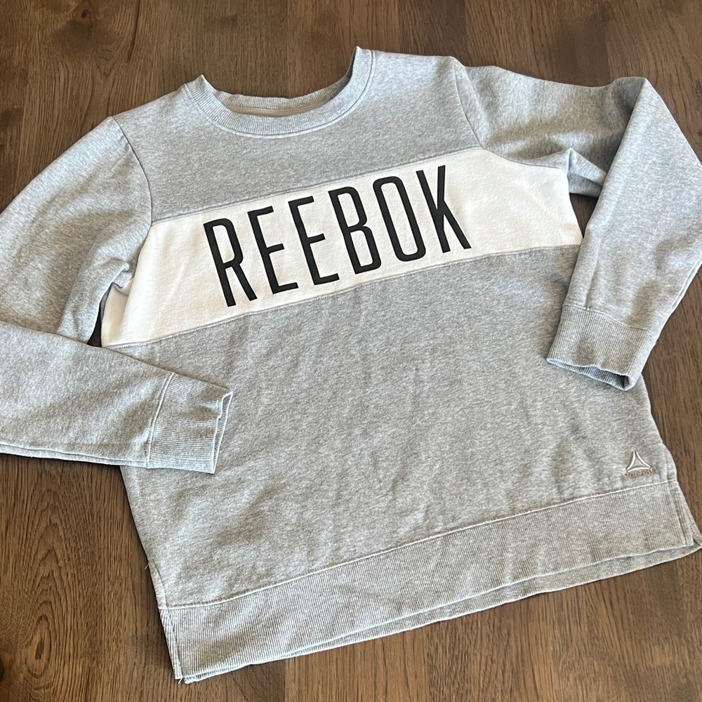 Reebok Women’s Crewneck Grey Sweatshirt Medium